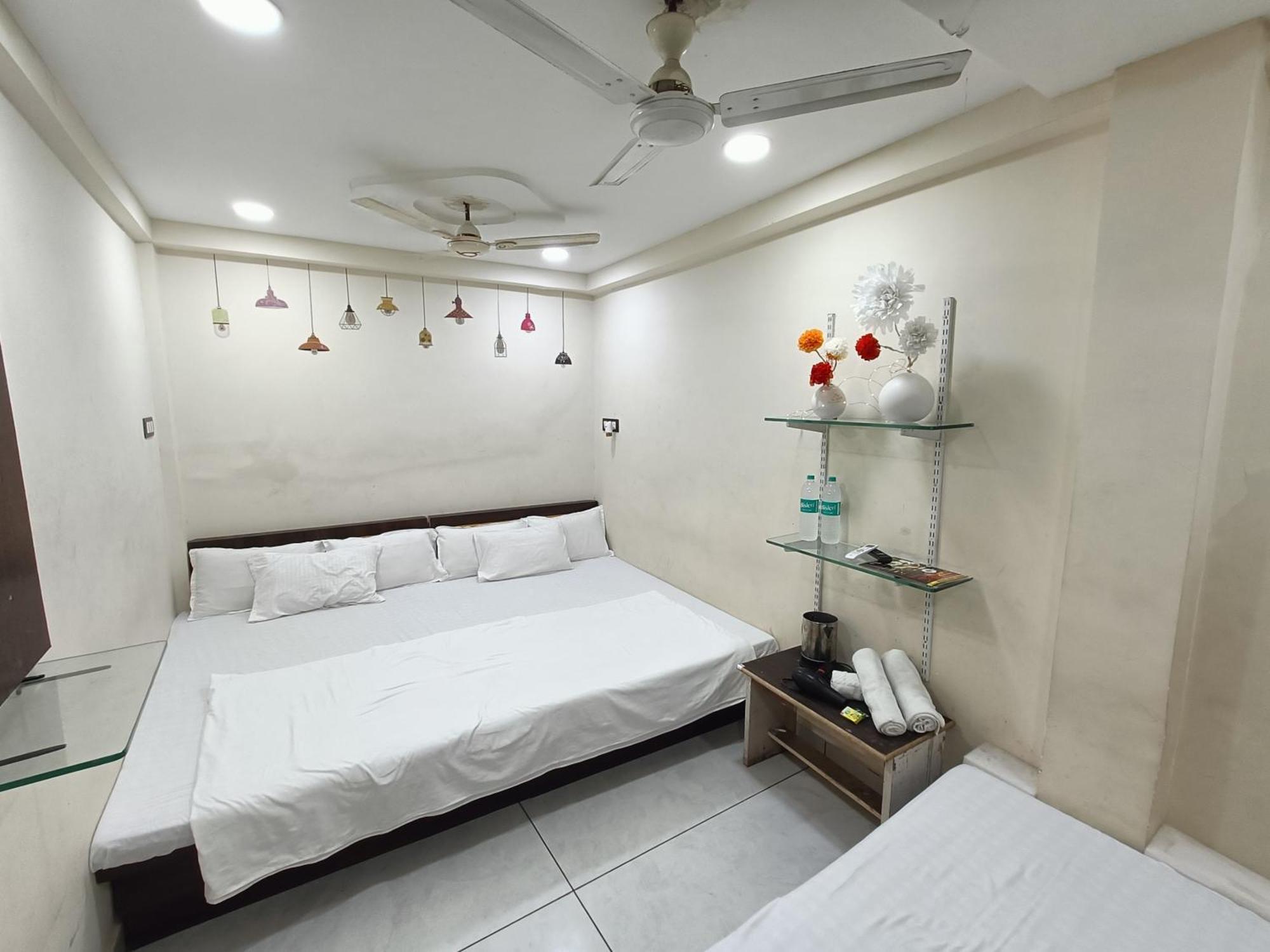Hotel S Tower Ujjain Exterior photo